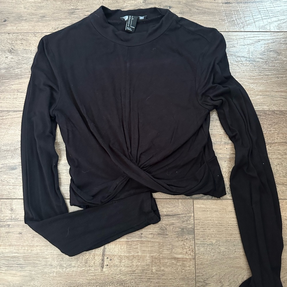 Black long sleeve crop top